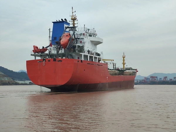 Oil tanker 5200DWT